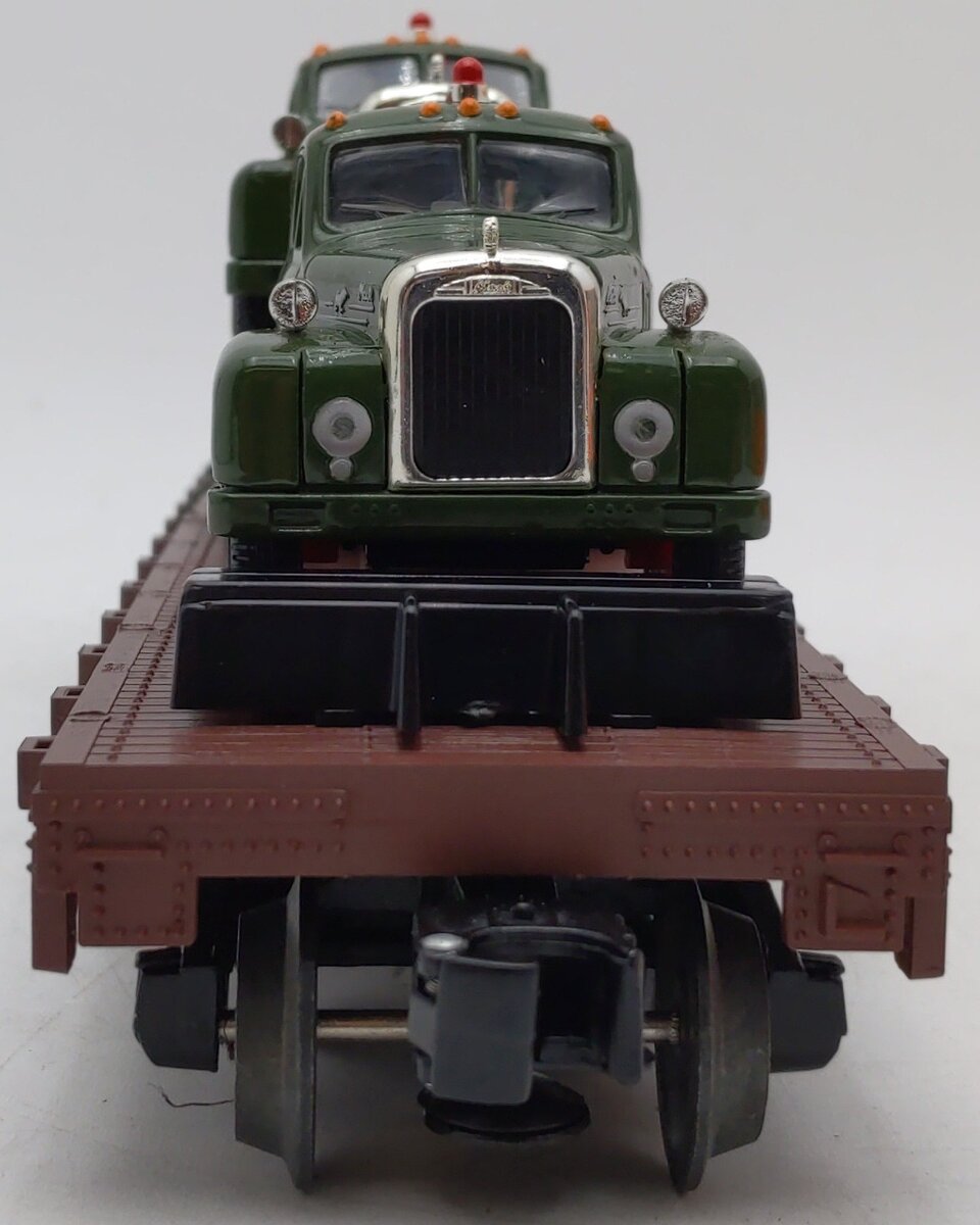 Lionel 6-17518 O Gauge Pennsylvania Flatcar with 2 Corgi Mack AEC Trucks #9823 EX/Box