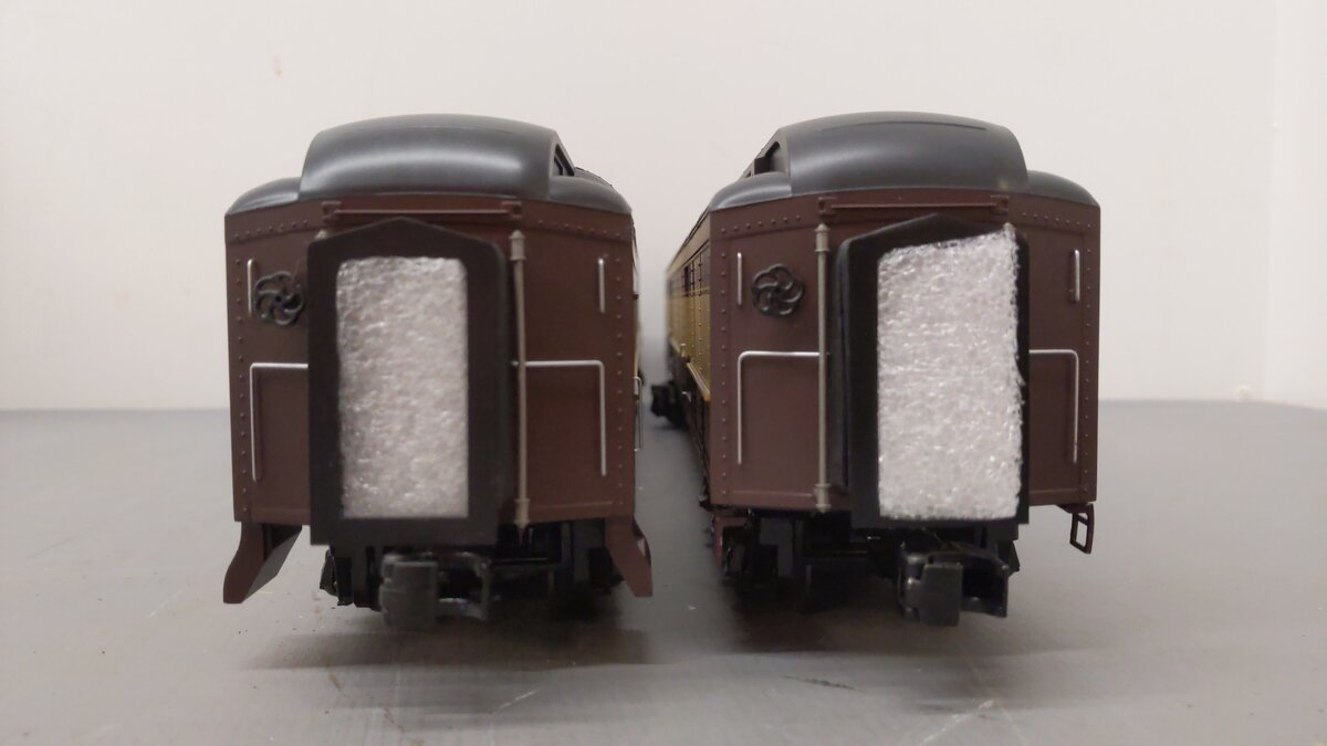 MTH 20-44005 O New York Central 70' Madison Baggage/Coach Set (Set of 2)