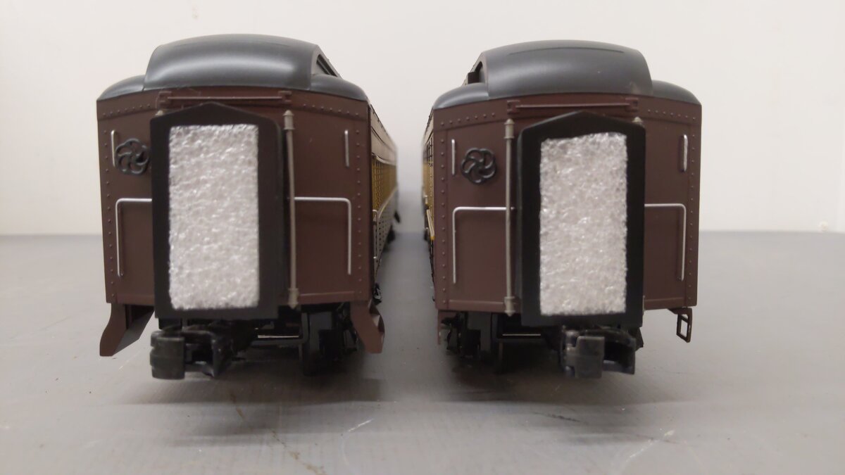 MTH 20-44005 O New York Central 70' Madison Baggage/Coach Set (Set of 2)