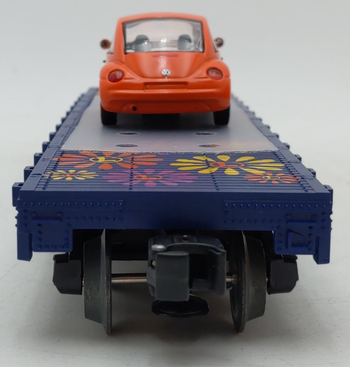 Lionel 6-19444 O Gauge Peace Auto Sales Flatcar with Volkswagen Bug EX/Box
