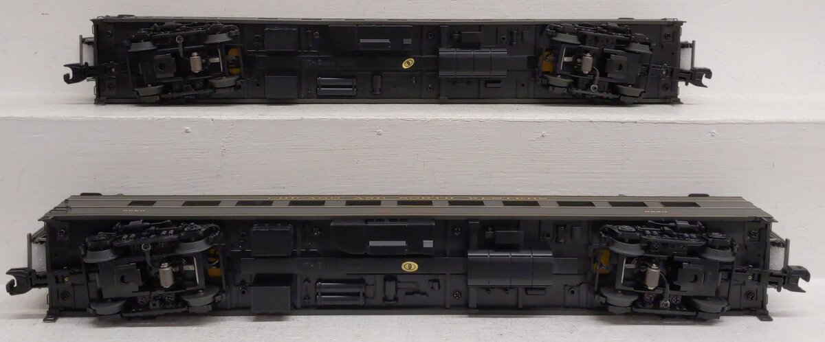 MTH 20-66129 O C&NW 70’ Streamlined Slpr/Diner Smooth Passenger Set (Set of 2)