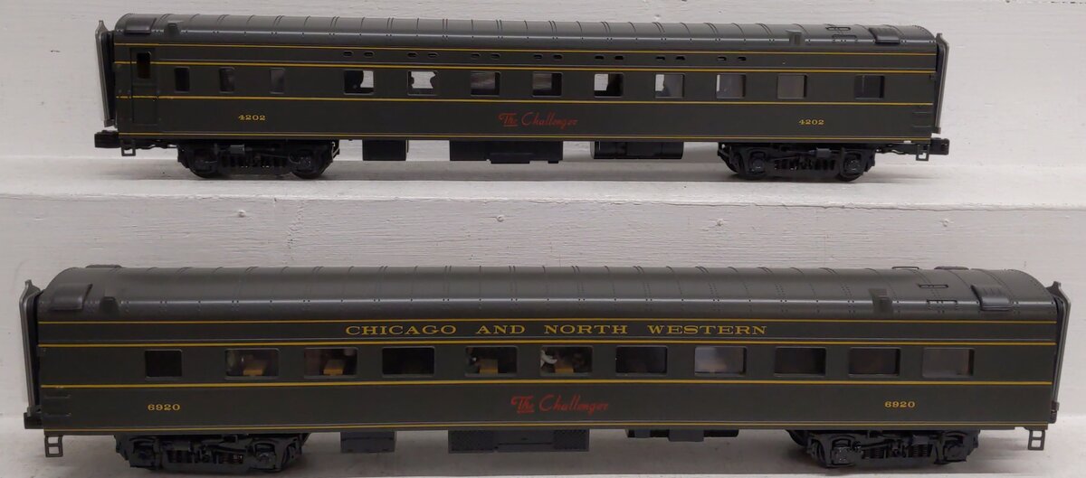 MTH 20-66129 O C&NW 70’ Streamlined Slpr/Diner Smooth Passenger Set (Set of 2)