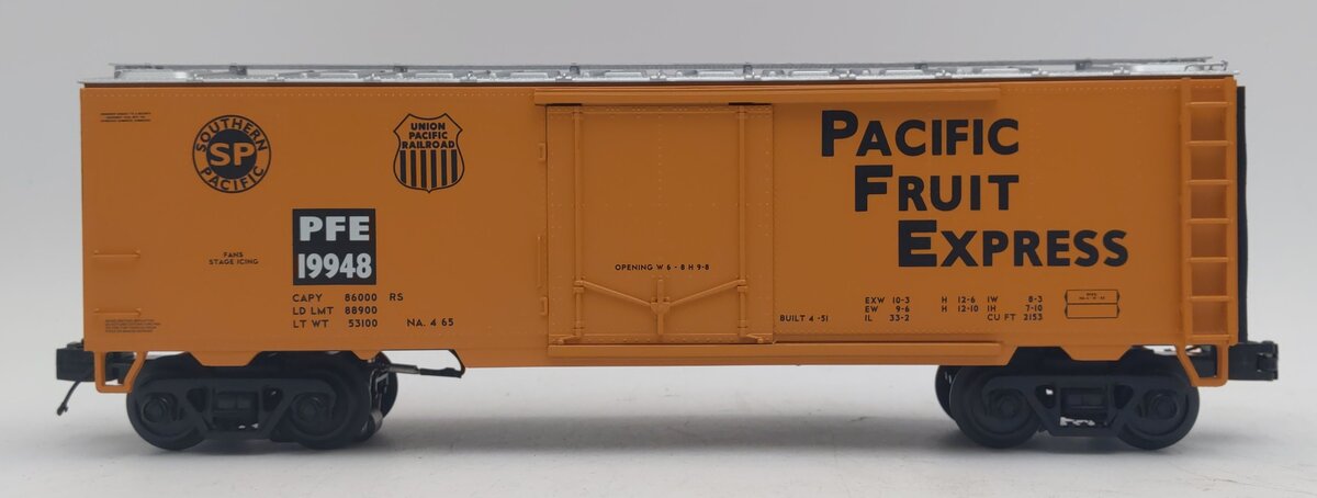 MTH 20-94221 Pacific Fruit Express Operating Reefer Car NIB