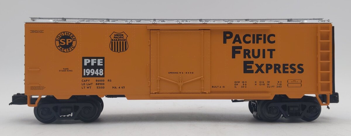 MTH 20-94221 Pacific Fruit Express Operating Reefer Car NIB