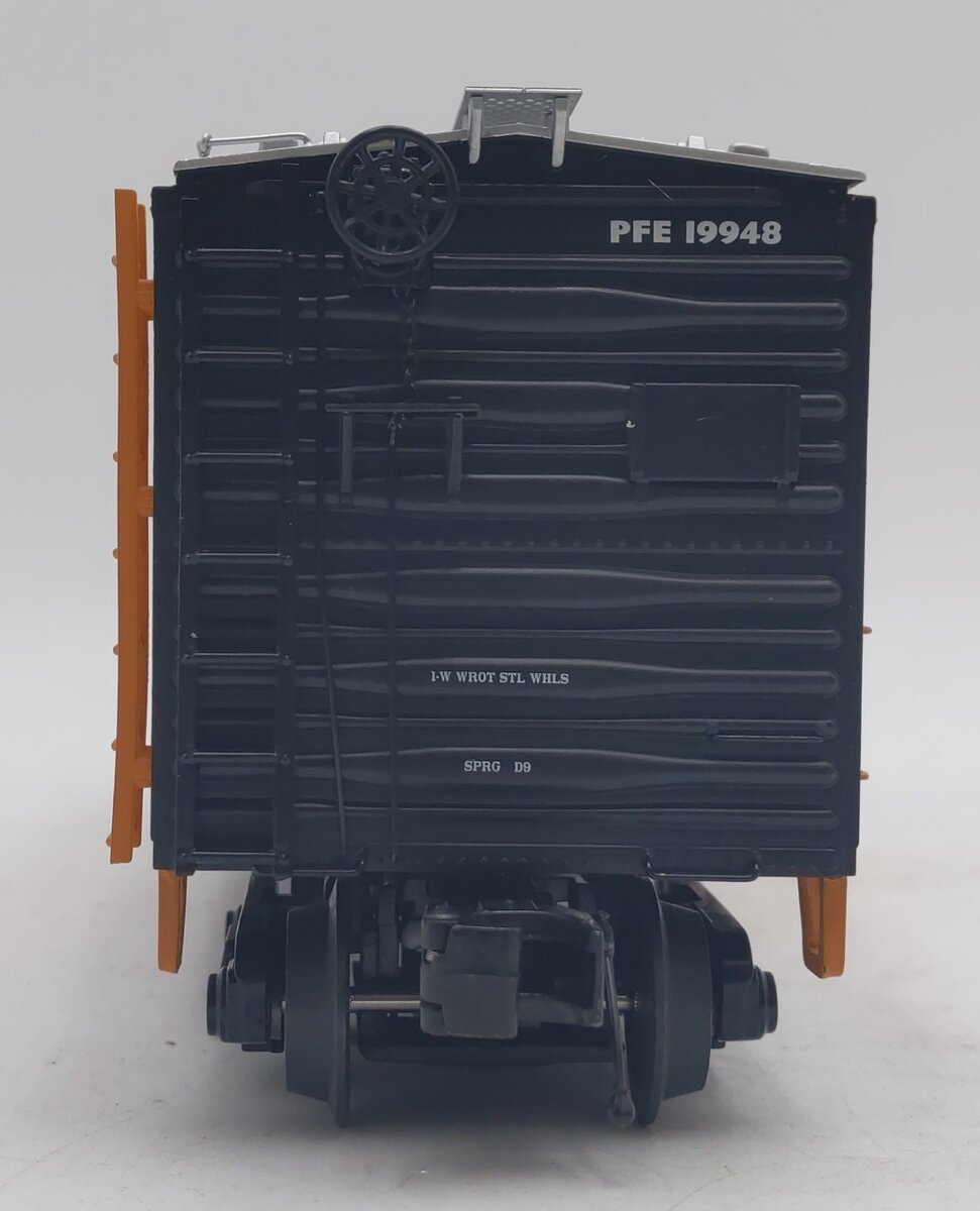 MTH 20-94221 Pacific Fruit Express Operating Reefer Car NIB