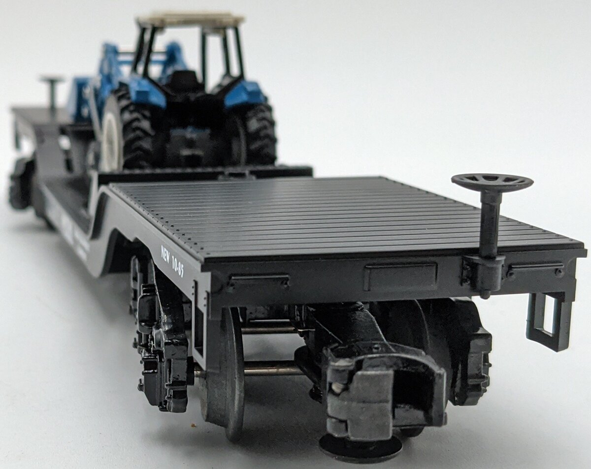 MTH 30-7622 O Gauge Depressed Center Flat w/ Ertl New Holland Tractor #21136 NIB