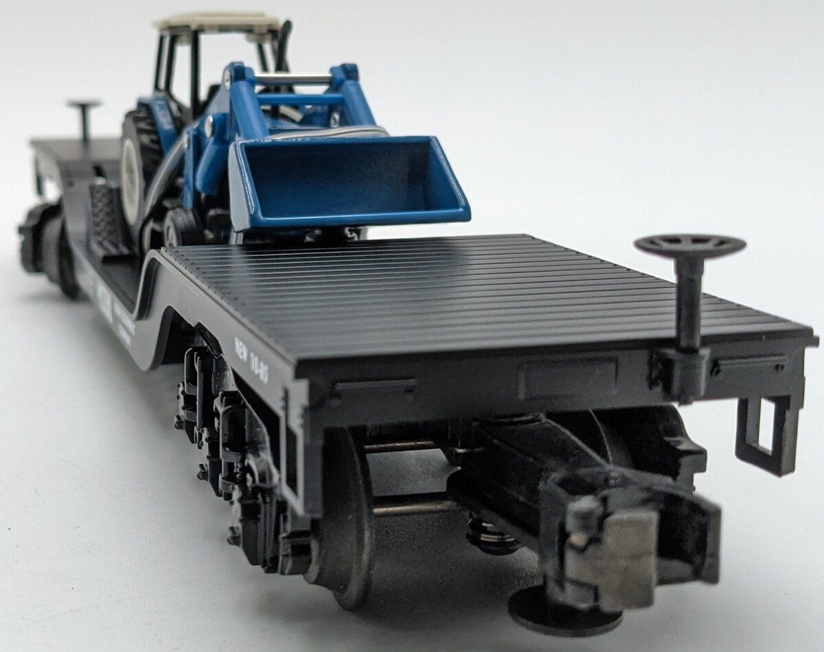 MTH 30-7622 O Gauge Depressed Center Flat w/ Ertl New Holland Tractor #21136 NIB