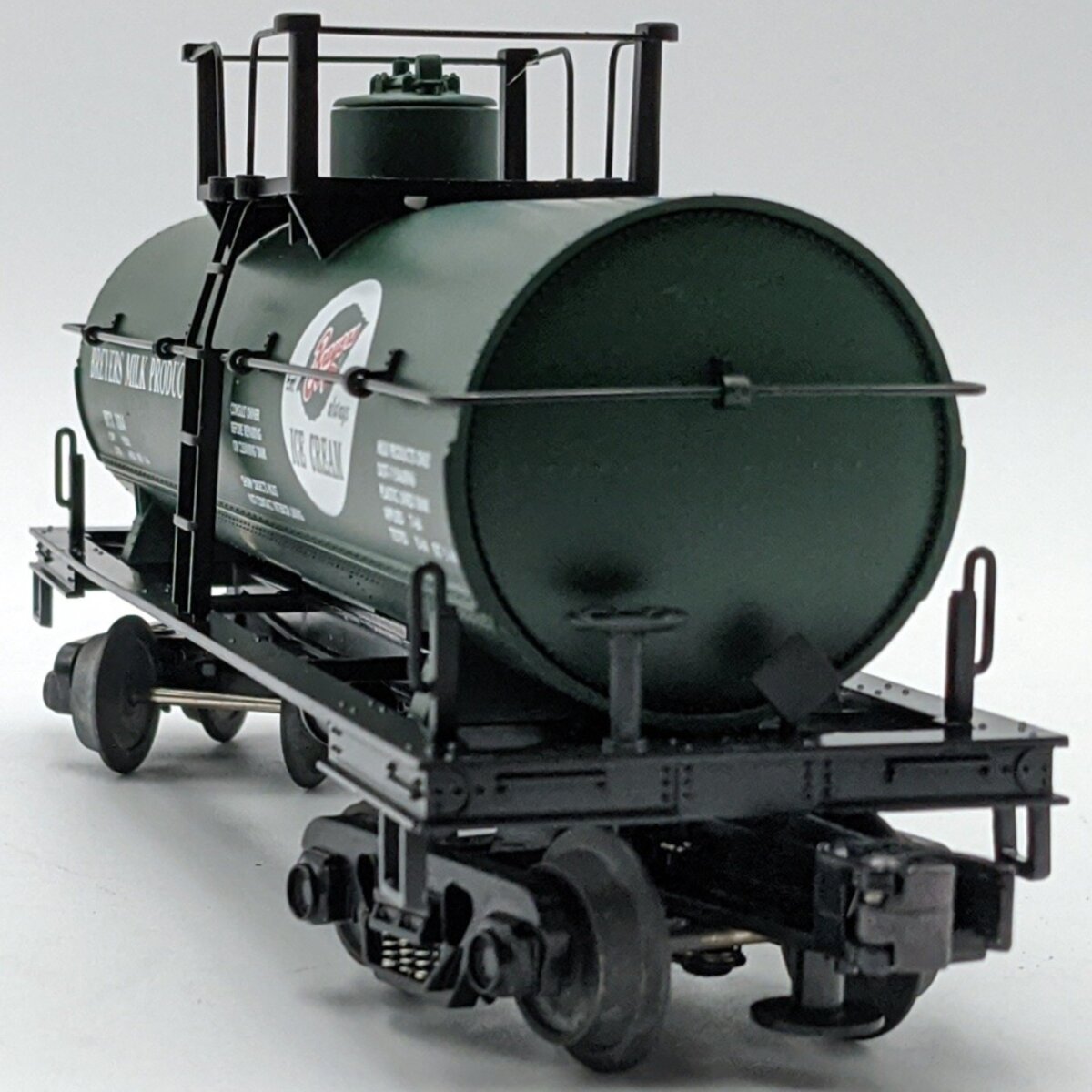 MTH 30-7330 O Gauge Breyers Milk Single Dome Tank Car #1084 NIB