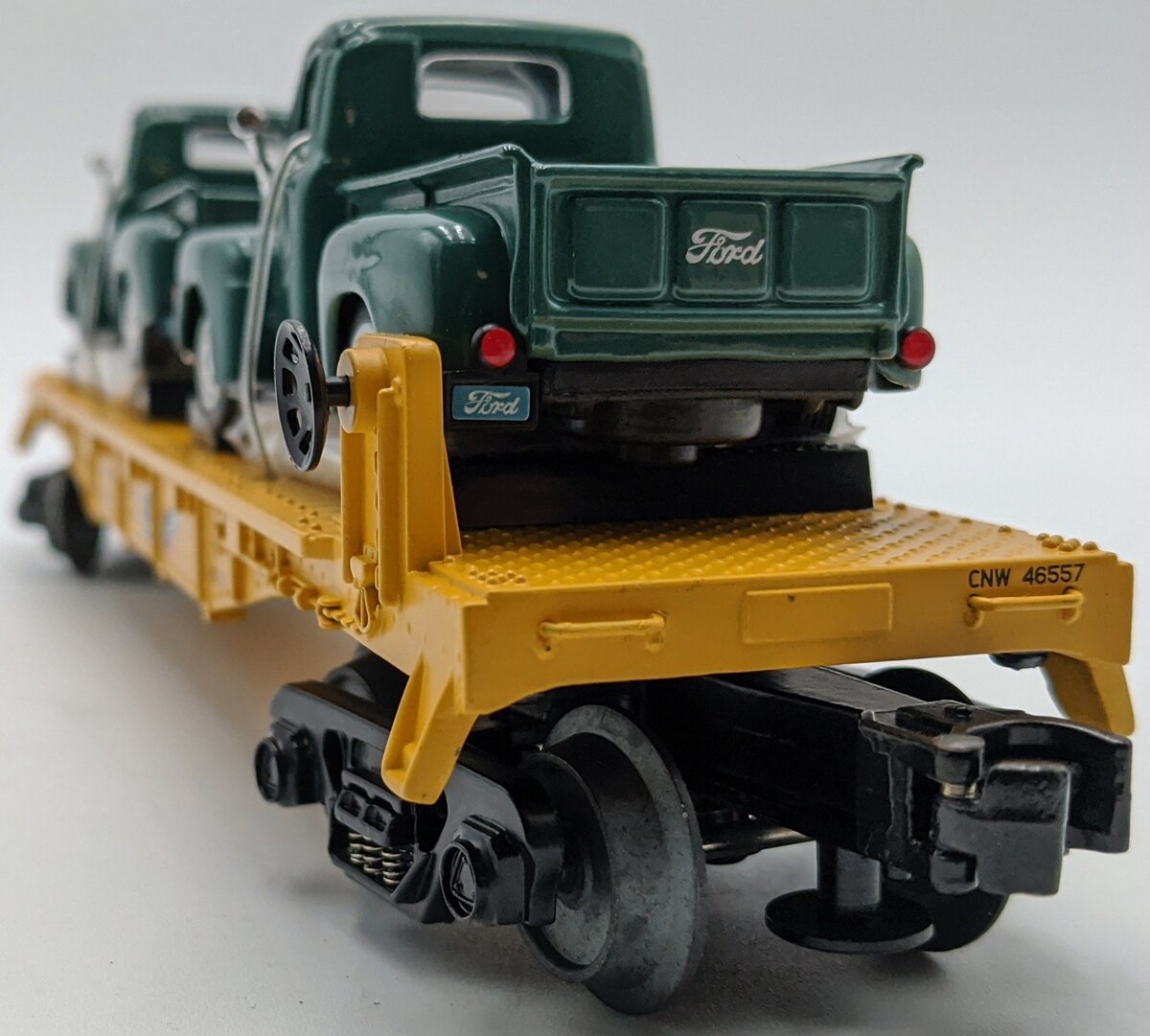 MTH 30-8312 O Gauge Chicago & North Western Flat Car w/2 48' Ford Pickups NIB