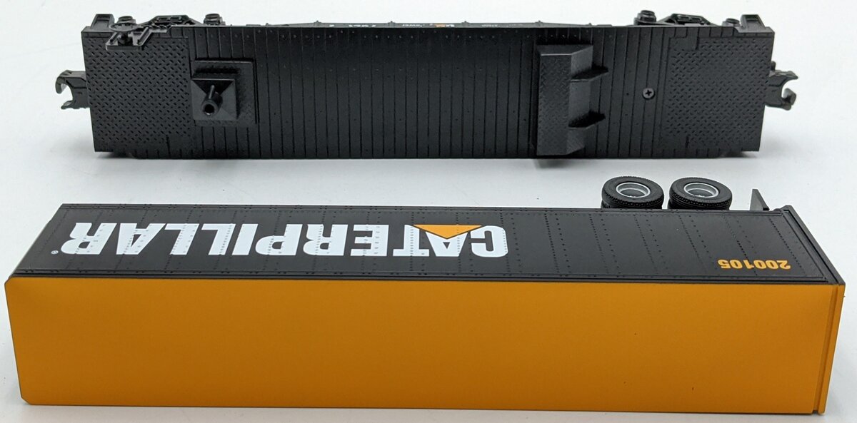 MTH 30-7697 O Gauge Caterpillar Flatcar w/ Caterpillar Trailer #752000 NIB