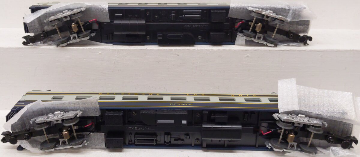 MTH 20-6665 O B&O 70' Streamlined Sleeper/Diner Passenger Car Set (Set of 2) EX/Box