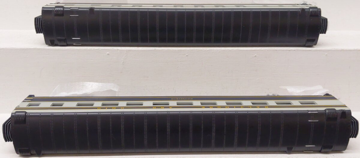 MTH 20-6665 O B&O 70' Streamlined Sleeper/Diner Passenger Car Set (Set of 2) EX/Box