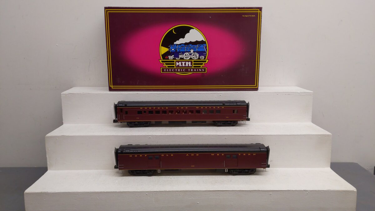 MTH 20-69145 O N&W 70’ Streamlined Baggage/Coach Passenger Car Set (Set of 2) EX/Box