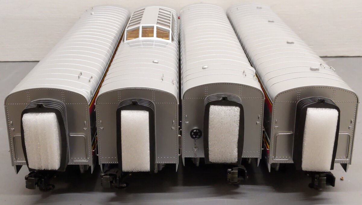 MTH 30-6705 O Santa Fe 60' Streamlined Passenger Car Set (Set of 4) EX/Box