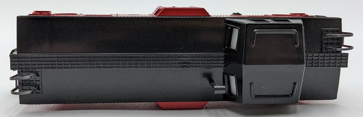 American Flyer 4-9405 S Scale Santa Fe Bay Window Illuminated Caboose NIB