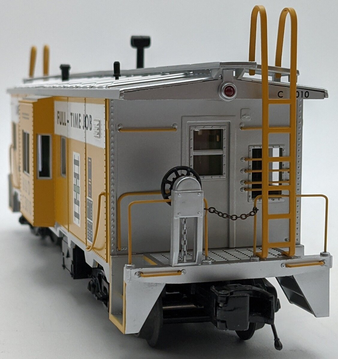 MTH 20-91419 O Chessie Bay Window Caboose #3010 NIB