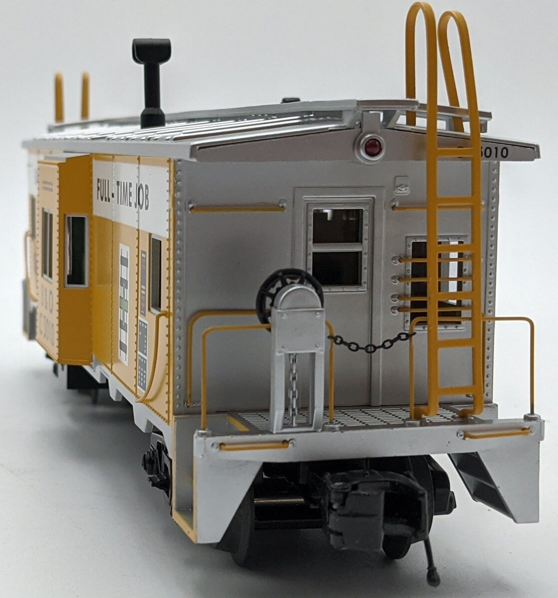 MTH 20-91419 O Chessie Bay Window Caboose #3010 NIB