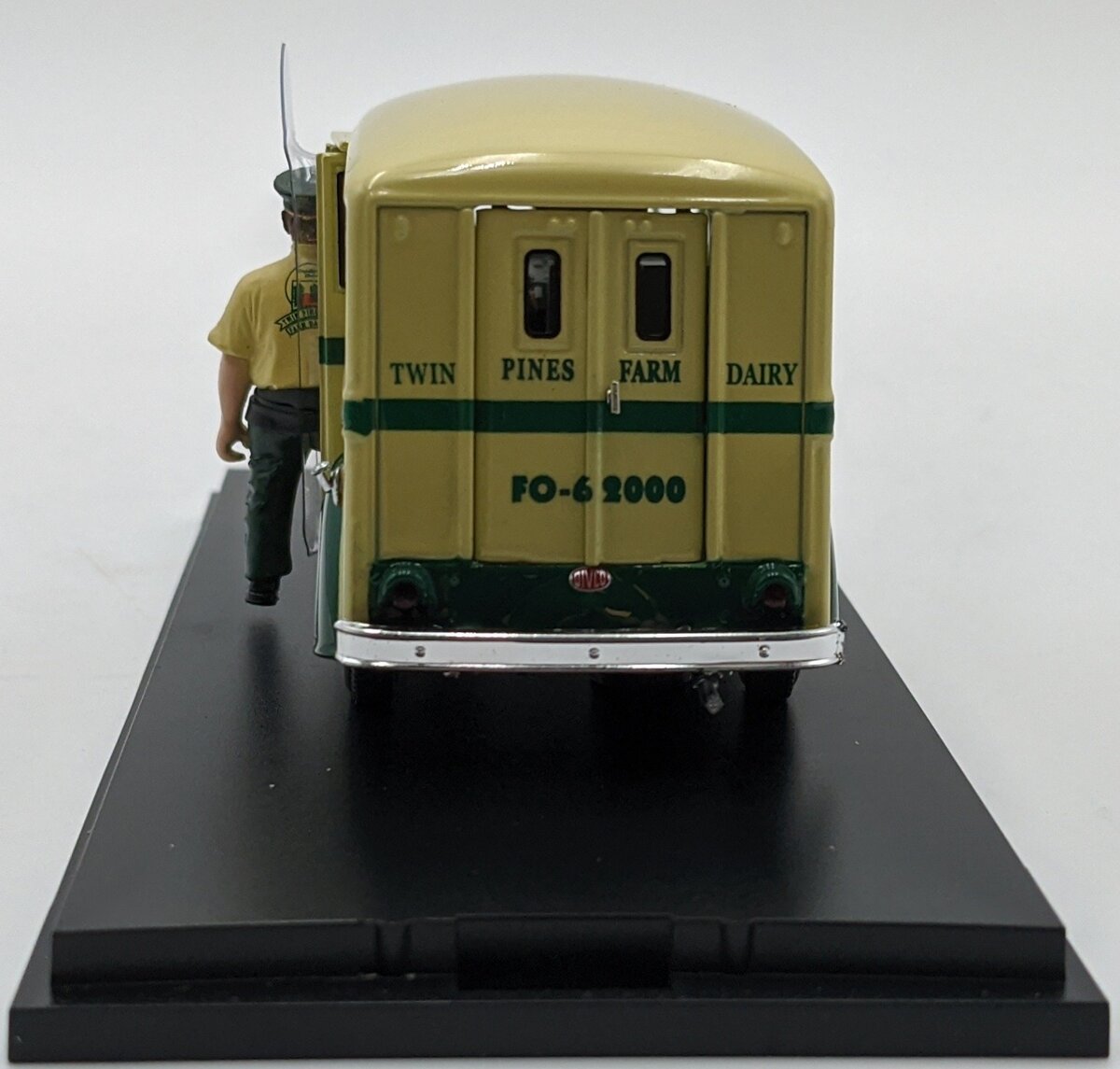 MTH 30-50073 1:43 Divco Twin Pines Milk Delivery Truck w/Figure NIB