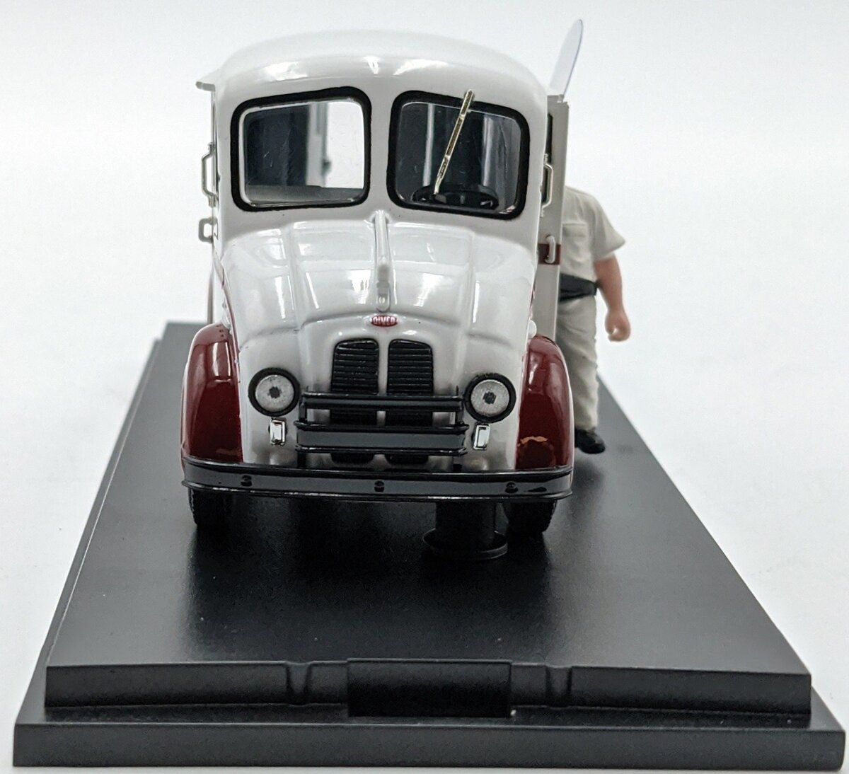 MTH 30-50090 1:43 Divco Hull's Dairy Milk Truck NIB