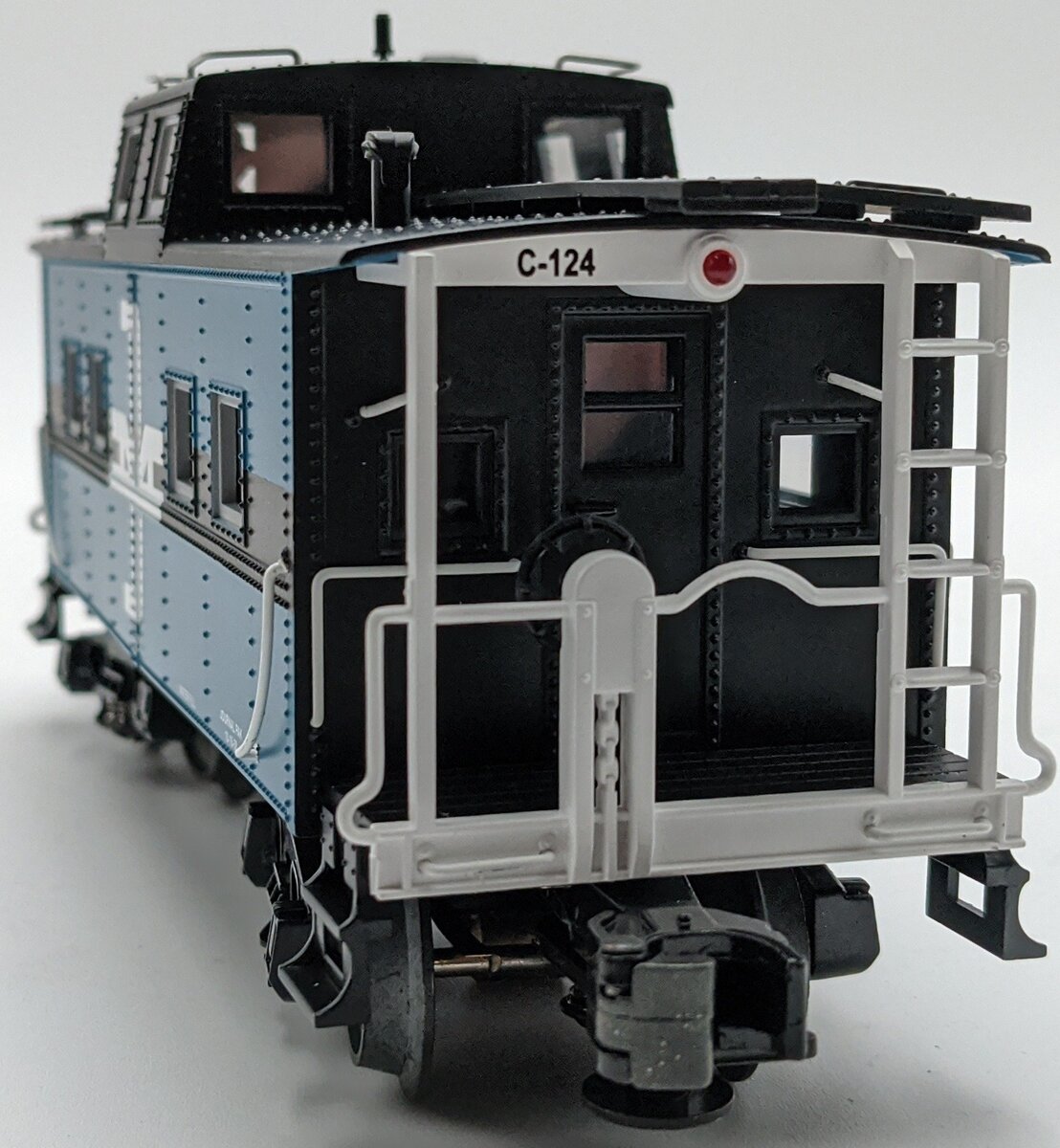 MTH 20-91064 O Gauge Boston & Maine Caboose #C-124 NIB
