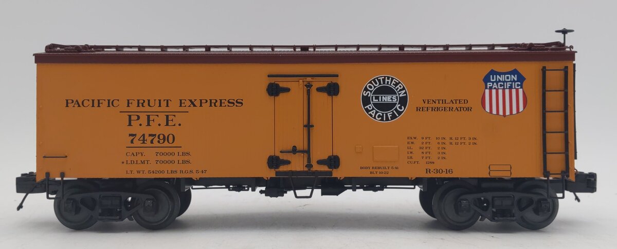 MTH 20-94367 O Pacific Fruit Express 36' Woodsided Reefer Car #74790 NIB