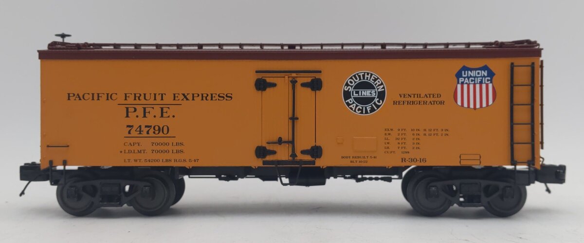 MTH 20-94367 O Pacific Fruit Express 36' Woodsided Reefer Car #74790 NIB