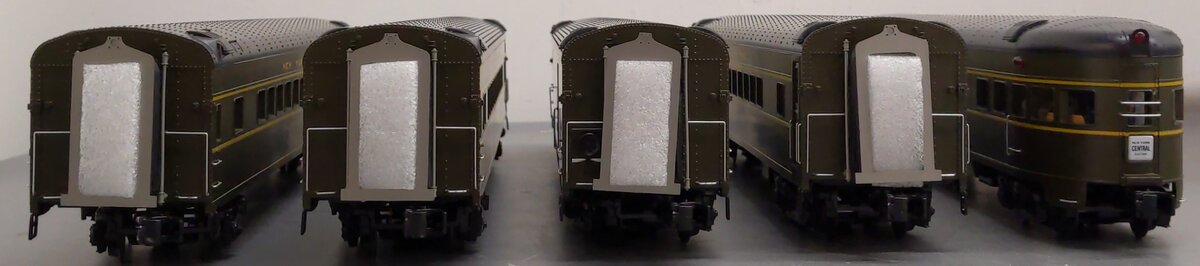 MTH 20-65257 O Gauge NYC 70' Streamlined Passenger 5-Car Set NIB