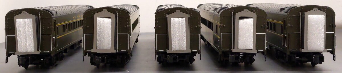 MTH 20-65257 O Gauge NYC 70' Streamlined Passenger 5-Car Set NIB