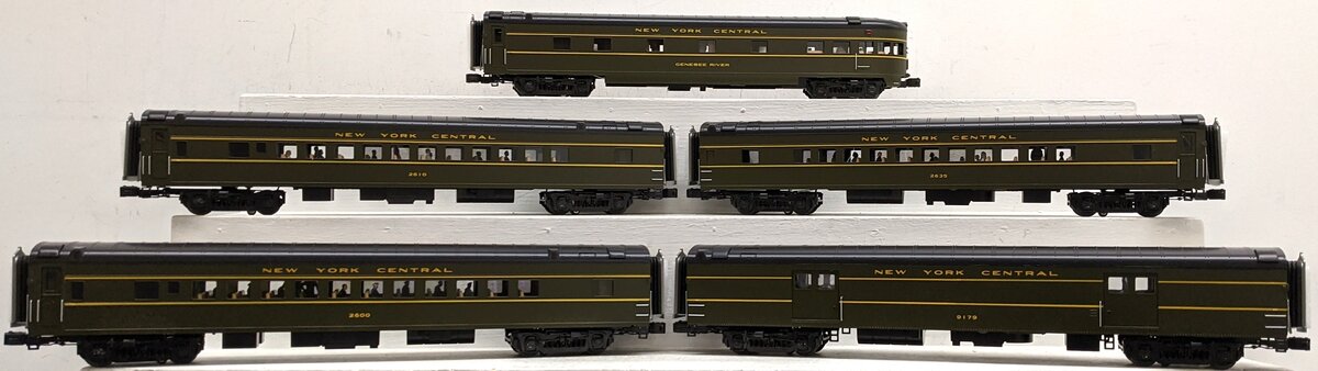 MTH 20-65257 O Gauge NYC 70' Streamlined Passenger 5-Car Set NIB