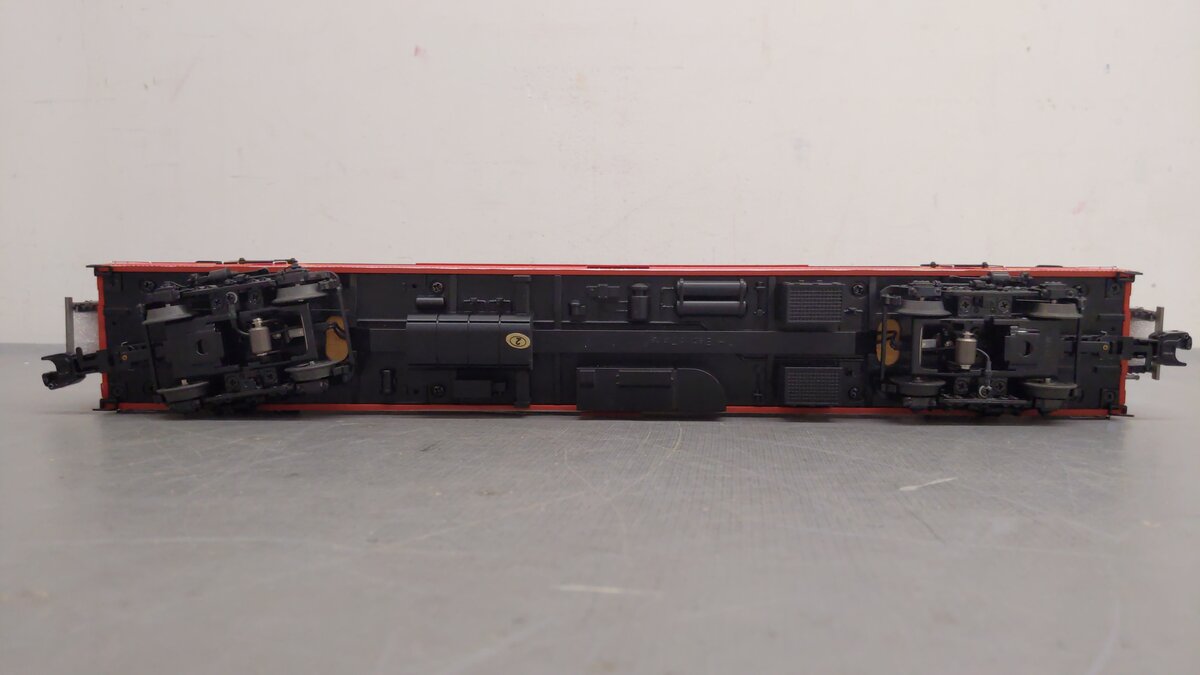 MTH 20-68217 Southern Pacific Lines 70' ABS RPO Passenger Car (Ribbed) EX/Box