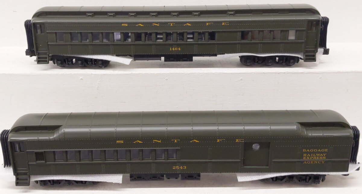 MTH 20-4149 O ATSF 70' Madison Combine/Diner Passenger Set (Set of 2) LN/Box