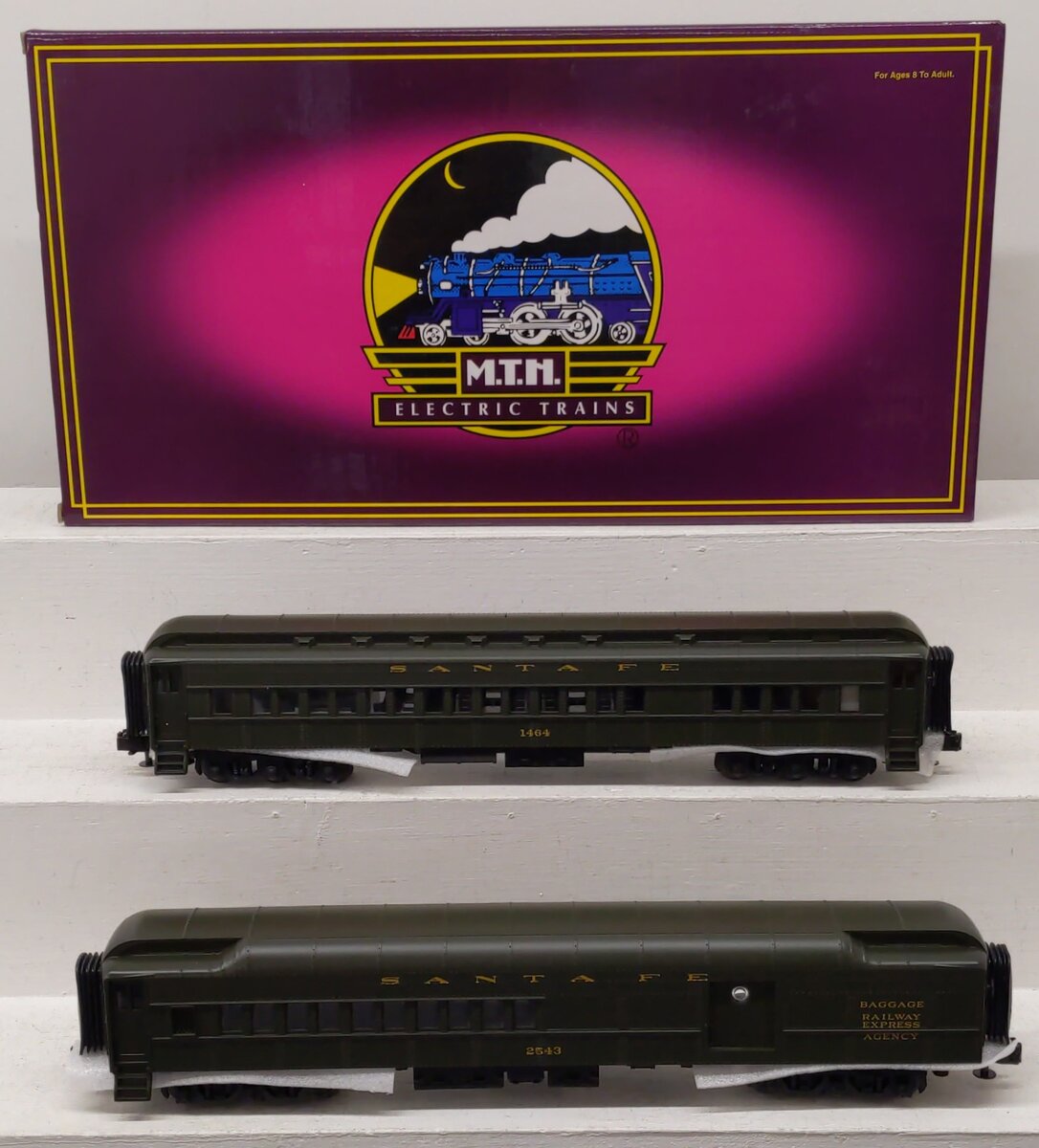 MTH 20-4149 O ATSF 70' Madison Combine/Diner Passenger Set (Set of 2) LN/Box