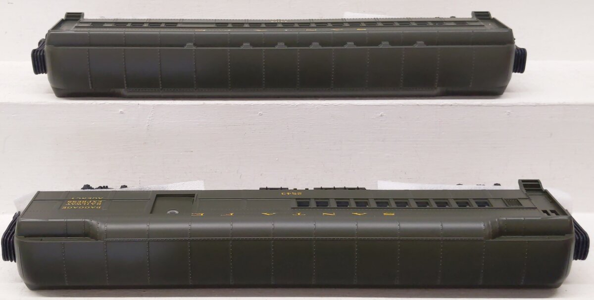 MTH 20-4149 O ATSF 70' Madison Combine/Diner Passenger Set (Set of 2) LN/Box