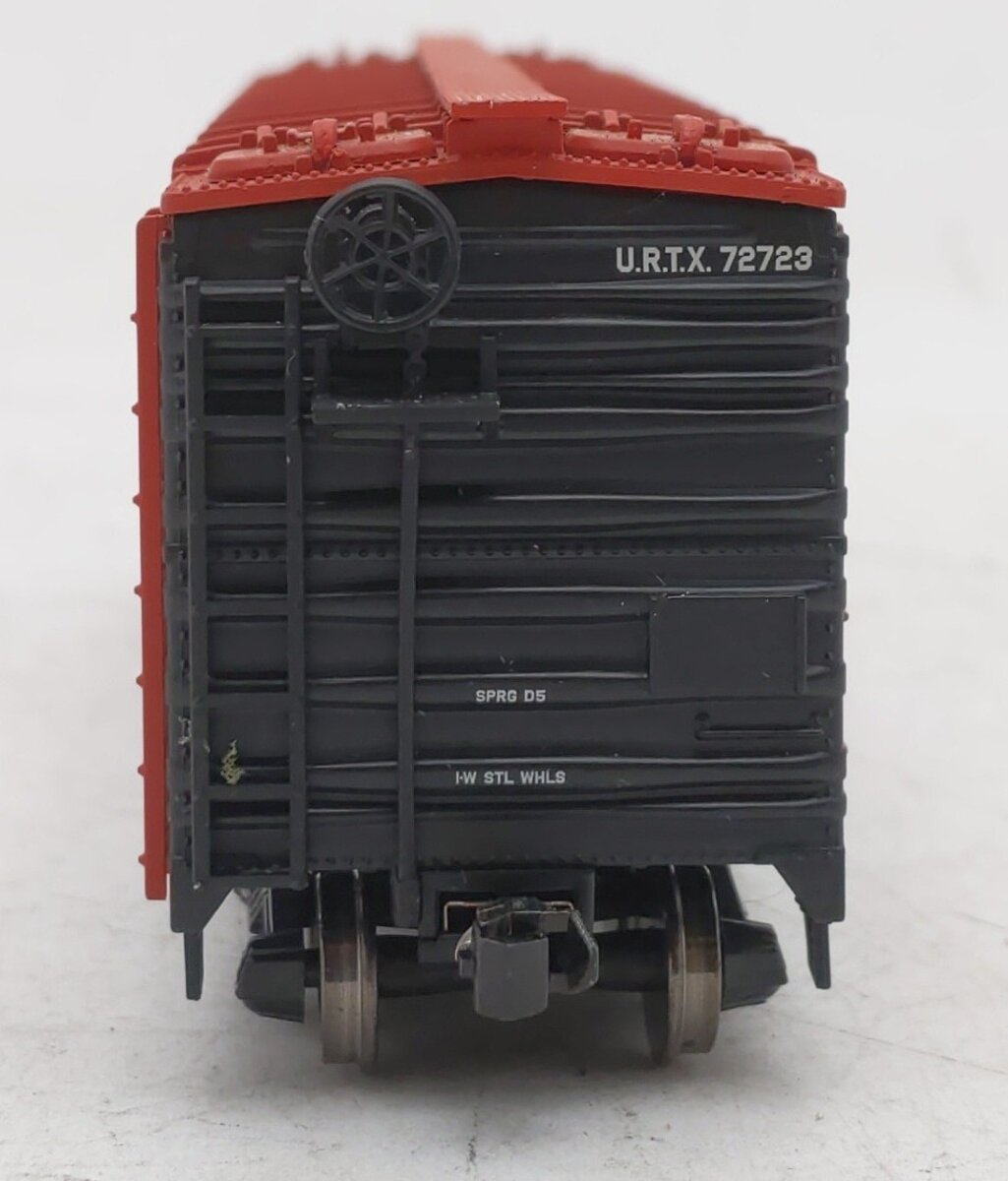 Walthers 910-3506 HO Union Refrigerator Trans. URTX 40' Steel Meat Reefer Black  EX