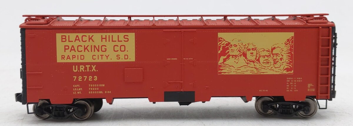 Walthers 910-3506 HO Union Refrigerator Trans. URTX 40' Steel Meat Reefer Black  EX