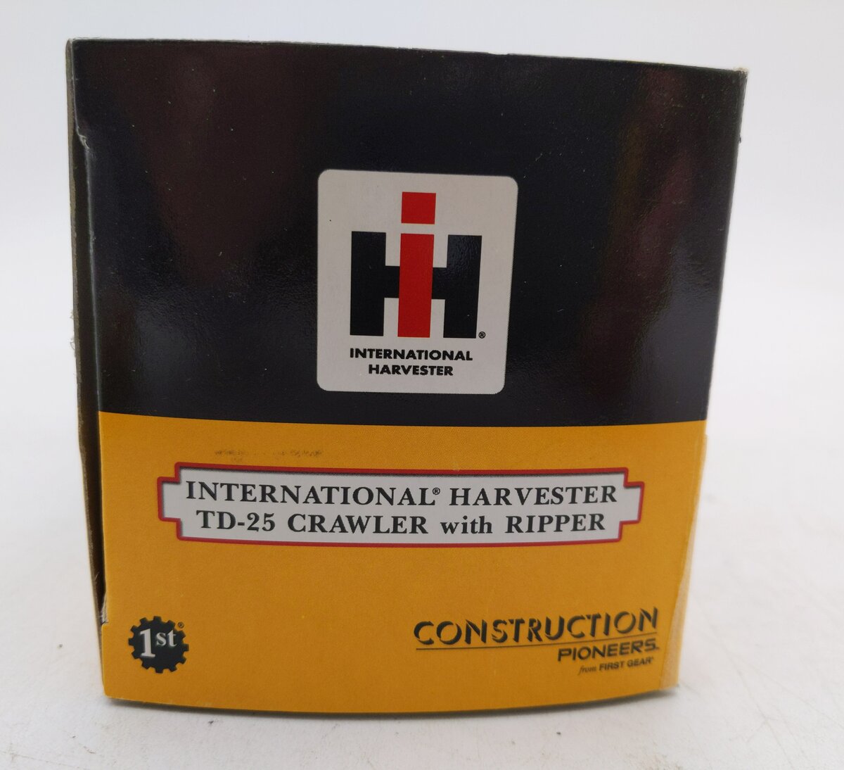 International Harvester TD-25 1:87 Weathered Diecast Diesel Crawler/Box