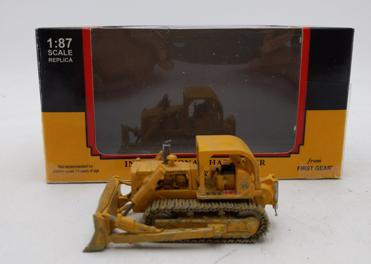 International Harvester TD-25 1:87 Weathered Diecast Diesel Crawler/Box