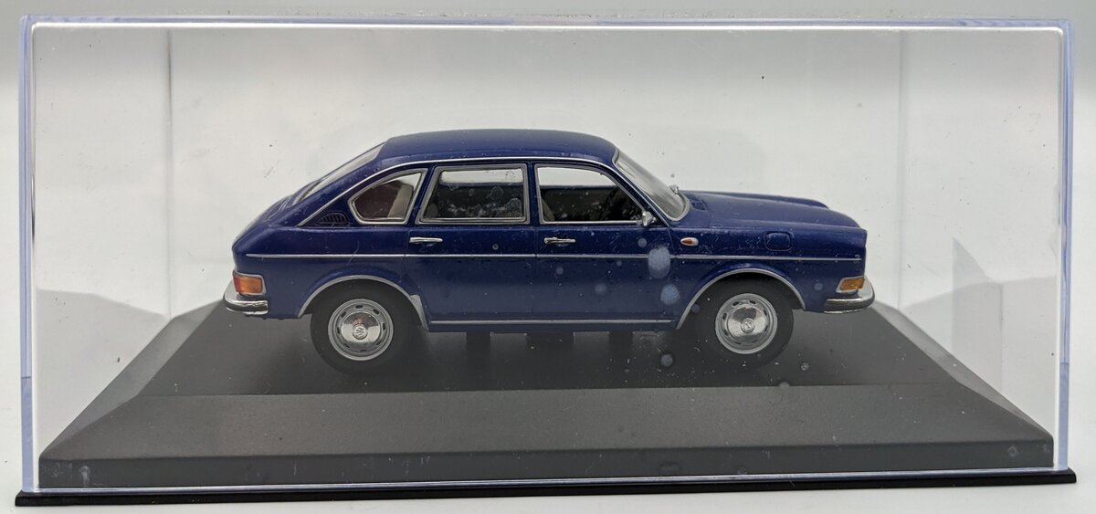 Minichamps 1/43 VW 411 LE Saphirblau Variant
