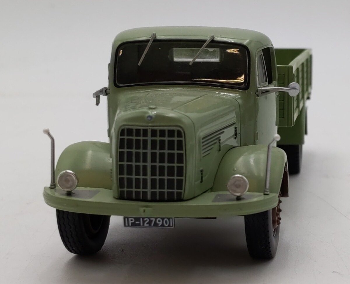 IXO Models 1:43 Scale Mercedes Benz truck EX/Box