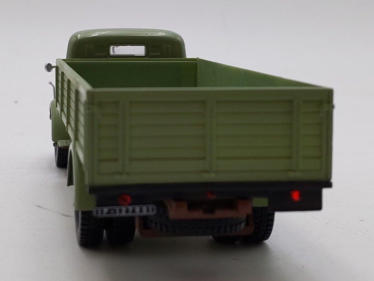 IXO Models 1:43 Scale Mercedes Benz truck EX/Box