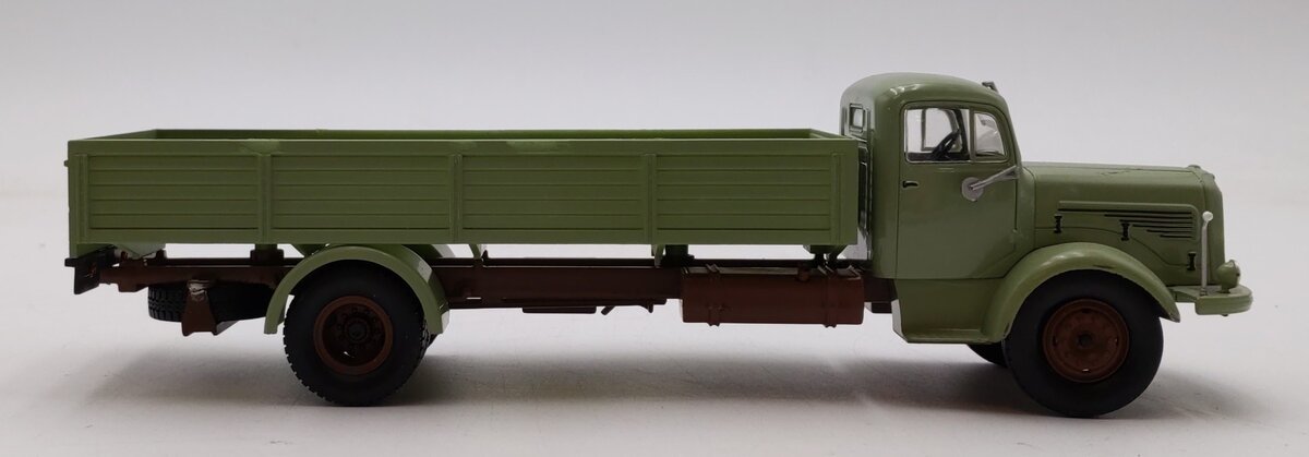 IXO Models 1:43 Scale Mercedes Benz truck EX/Box