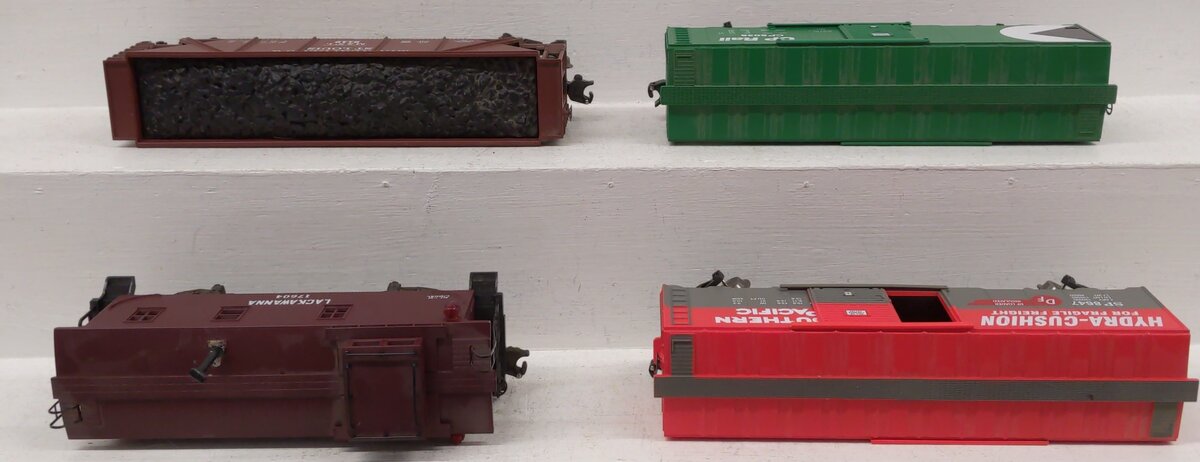 Menards & Lionel Assorted O Gauge Freight Cars [4] EX