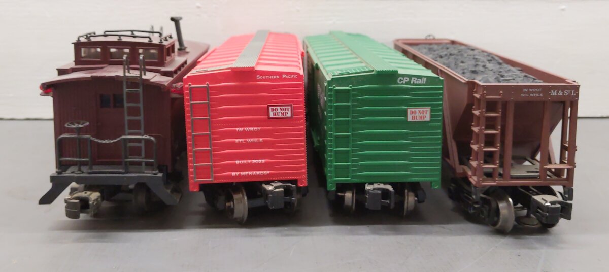 Menards & Lionel Assorted O Gauge Freight Cars [4] EX
