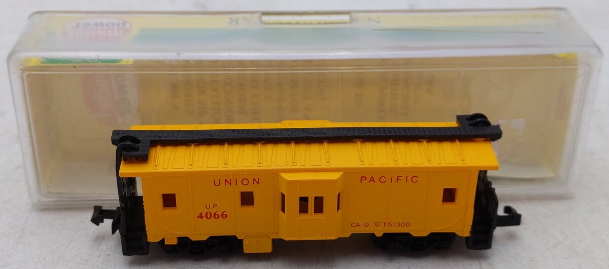 Model Power 3124 N Scale Union Pacific Bay Window Caboose EX/Box