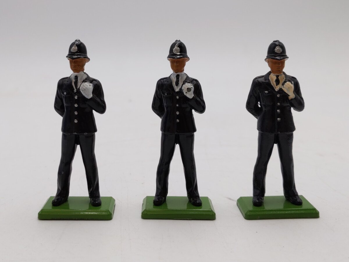 W. Britain 1:32 Scale Hand-painted metal figure (set of 3) EX