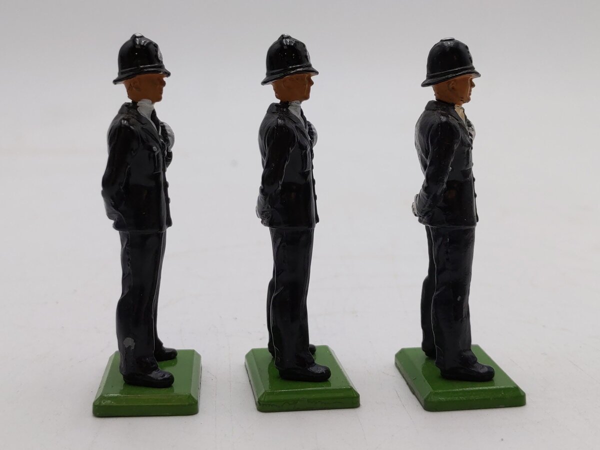 W. Britain 1:32 Scale Hand-painted metal figure (set of 3) EX