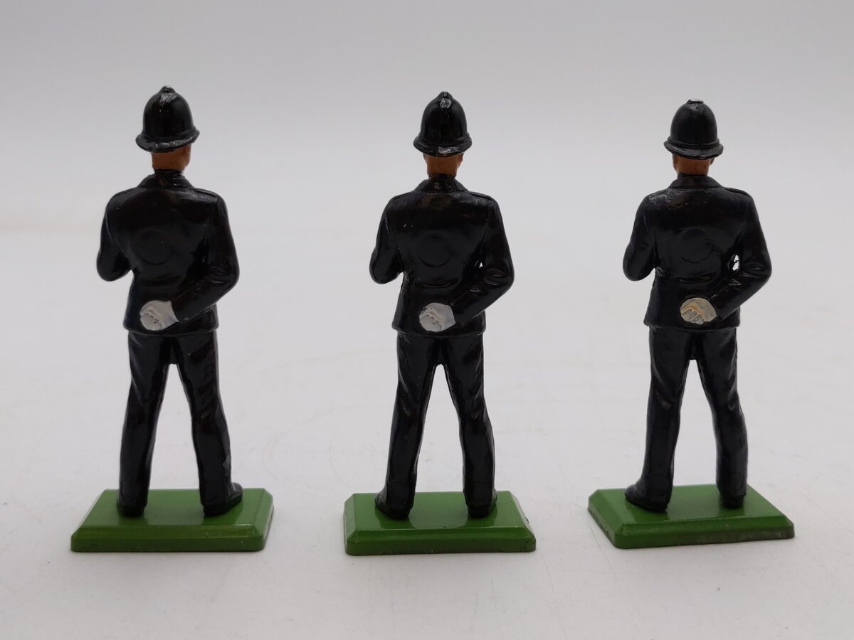 W. Britain 1:32 Scale Hand-painted metal figure (set of 3) EX