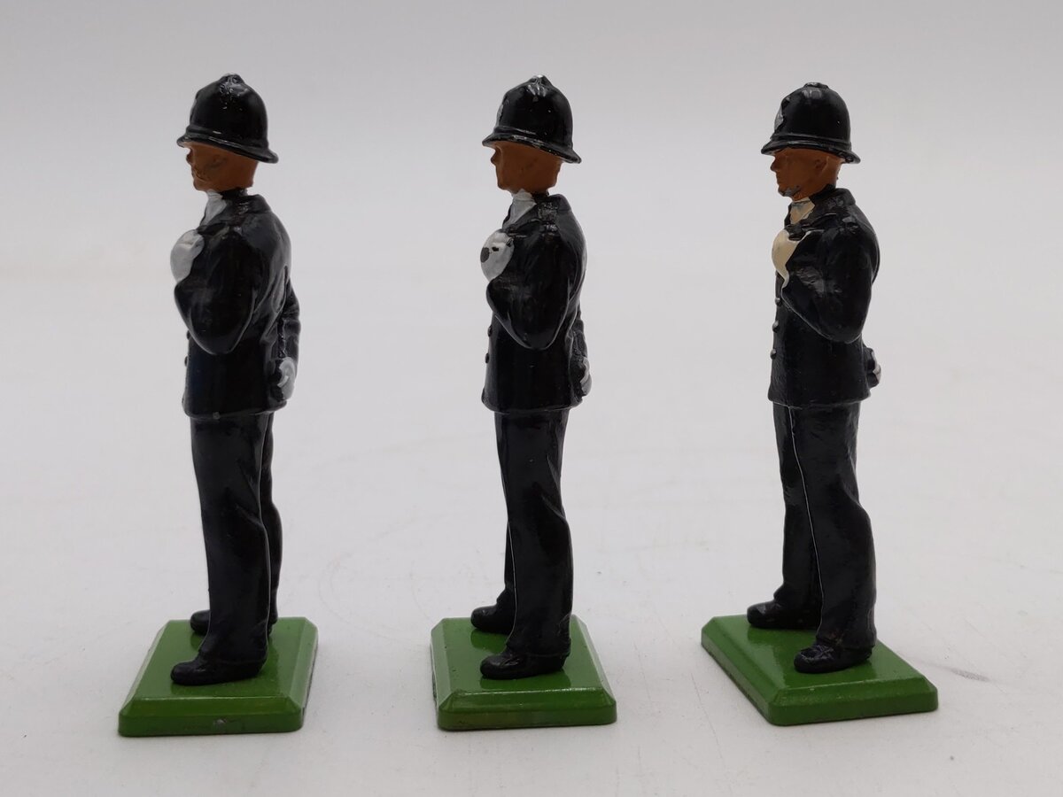 W. Britain 1:32 Scale Hand-painted metal figure (set of 3) EX