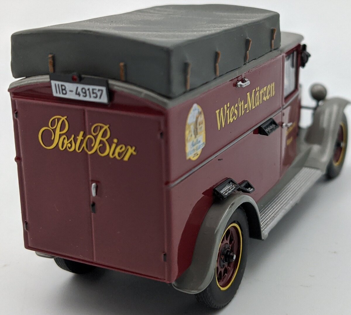 Premium ClassiXXs 1:43 Mercedes-Benz L1000 Express Post Braurei