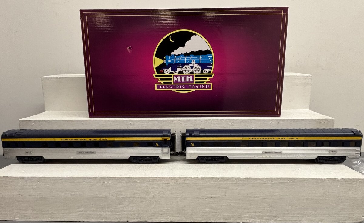MTH 20-66226 O Chesapeake & Ohio 70' Ribbed 2-Car Sleeper/Diner Passenger Set